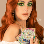 La palette de fards à paupières Escape by Indy se compose de six ombres à paupières mates et trois fards duochromes. Riches en pigments la palette de fard à paupières Escape est très appréciée. Escape est reconnue pour ses fards duochromes ultra pailletés.