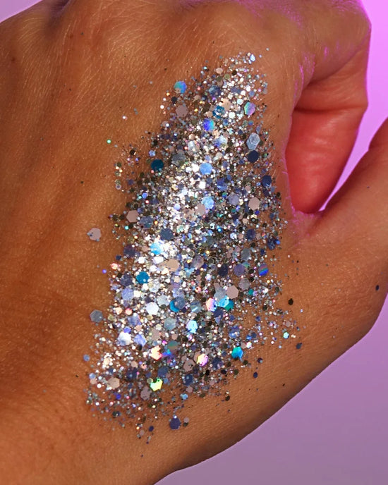 Les paillettes biodégradables parfaites pour un maquillage licorne holographique.
