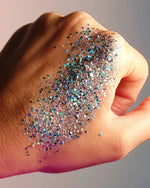 Paillettes biodégradables respectueuse de l’environnement. dorées, argentées, bleues, violettes holographiques et vertes, vegan, cruelty free, sans plastique. Idéales pour maquillage artistique facile.